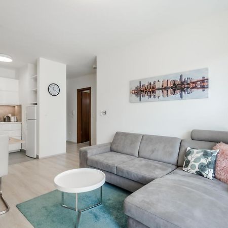 Bpr Galactic Empire Home With Balcony Budapest Ngoại thất bức ảnh