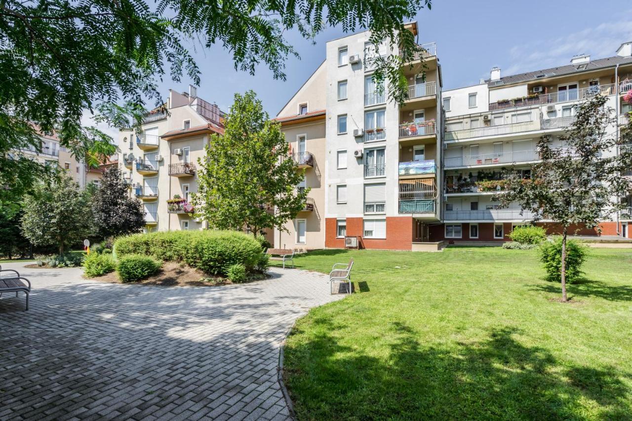 Bpr Galactic Empire Home With Balcony Budapest Ngoại thất bức ảnh