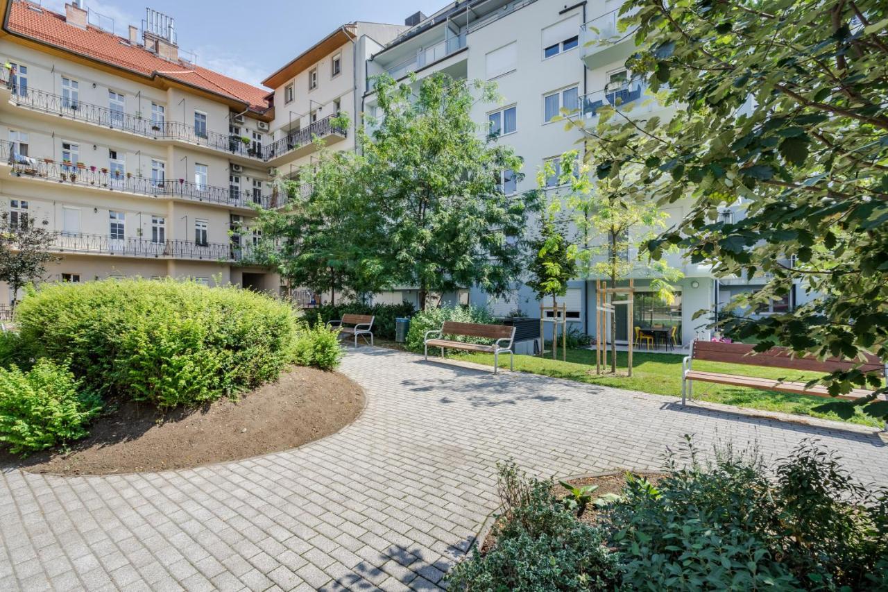 Bpr Galactic Empire Home With Balcony Budapest Ngoại thất bức ảnh