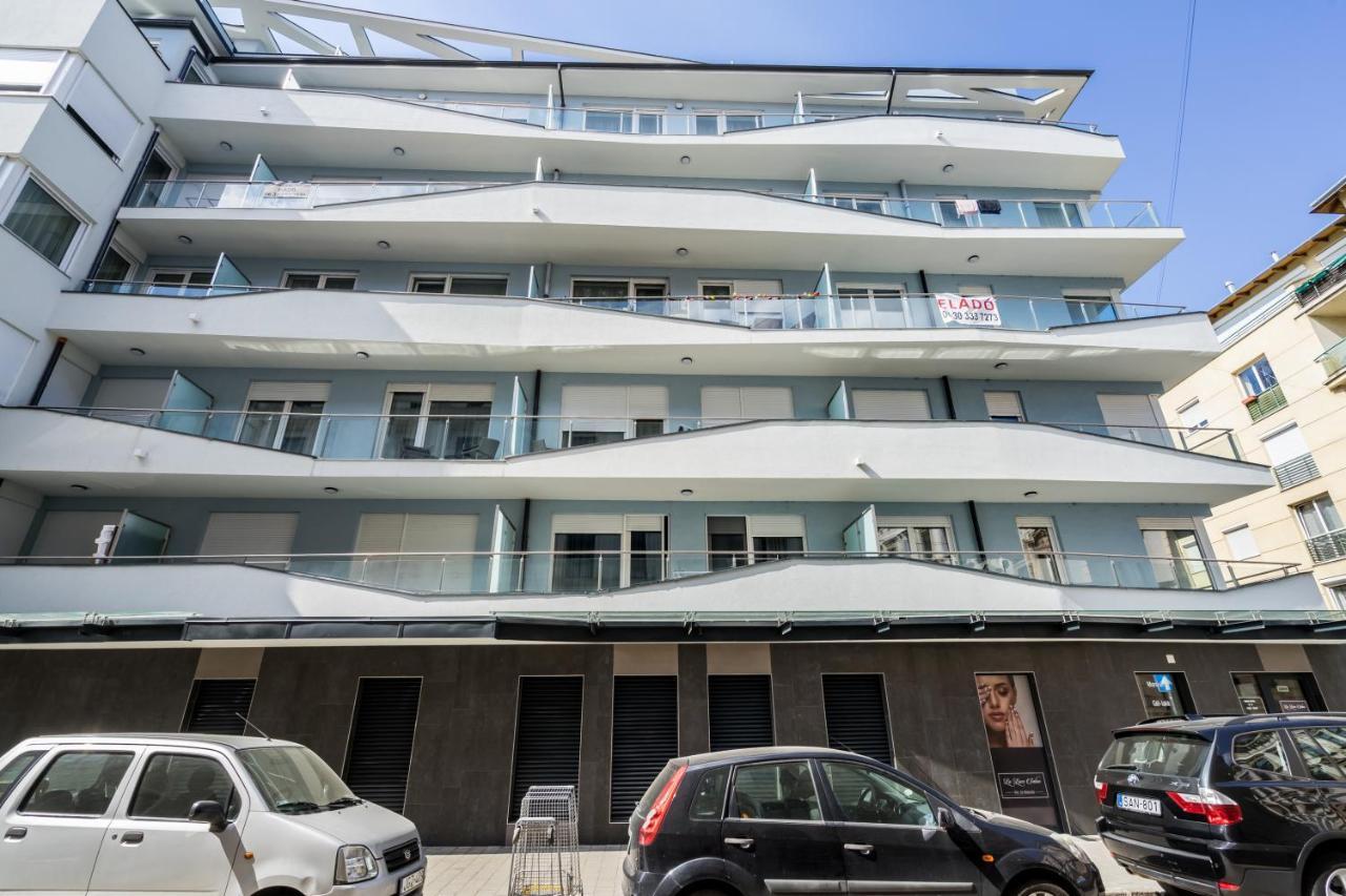 Bpr Galactic Empire Home With Balcony Budapest Ngoại thất bức ảnh