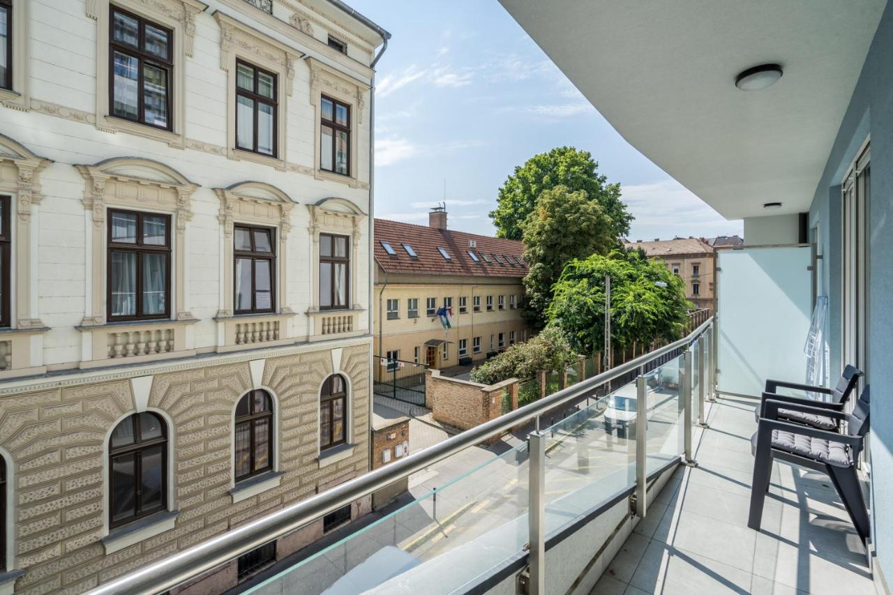Bpr Galactic Empire Home With Balcony Budapest Ngoại thất bức ảnh