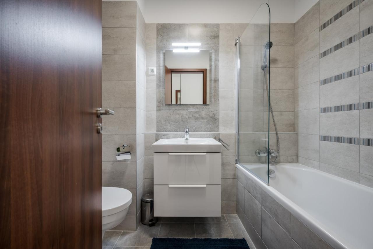Bpr Galactic Empire Home With Balcony Budapest Ngoại thất bức ảnh